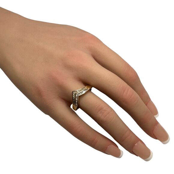 Beautiful 2 Row Chevron Style 1/4 Carat Natural Diamond Baguette Ring - Size 7 - Picture 3 of 17